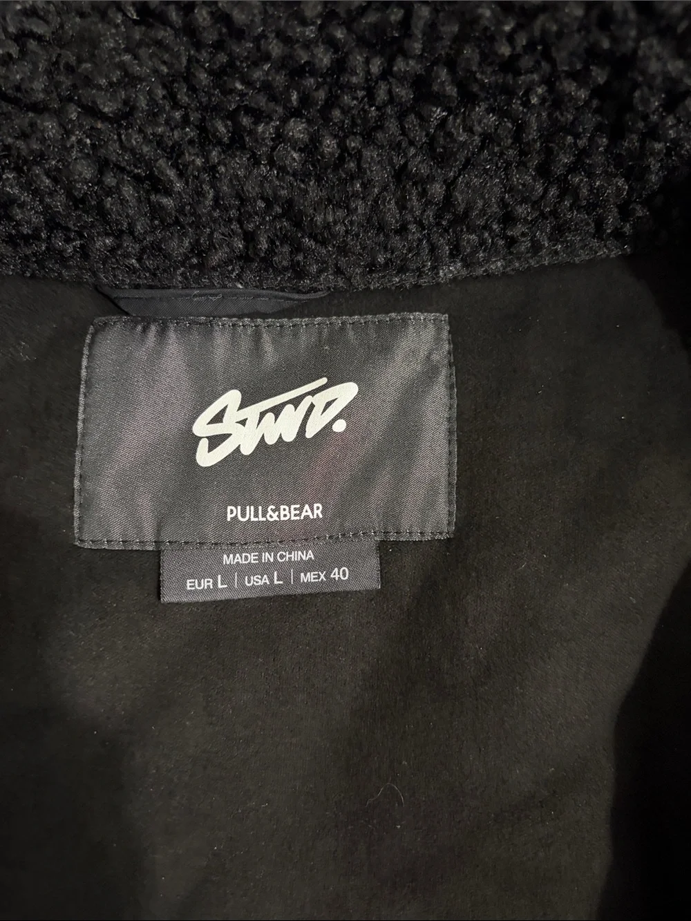 Pull&Bear Men's Black Sherpa Fleece Vest with Chest Zip Pocket